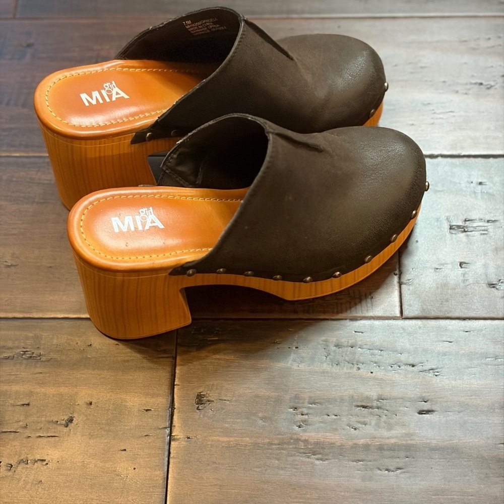 MIA charcoal Wood-like Platform Clogs & Stud Details. Chunky 90’s block heel Y2K - Picture 2 of 9